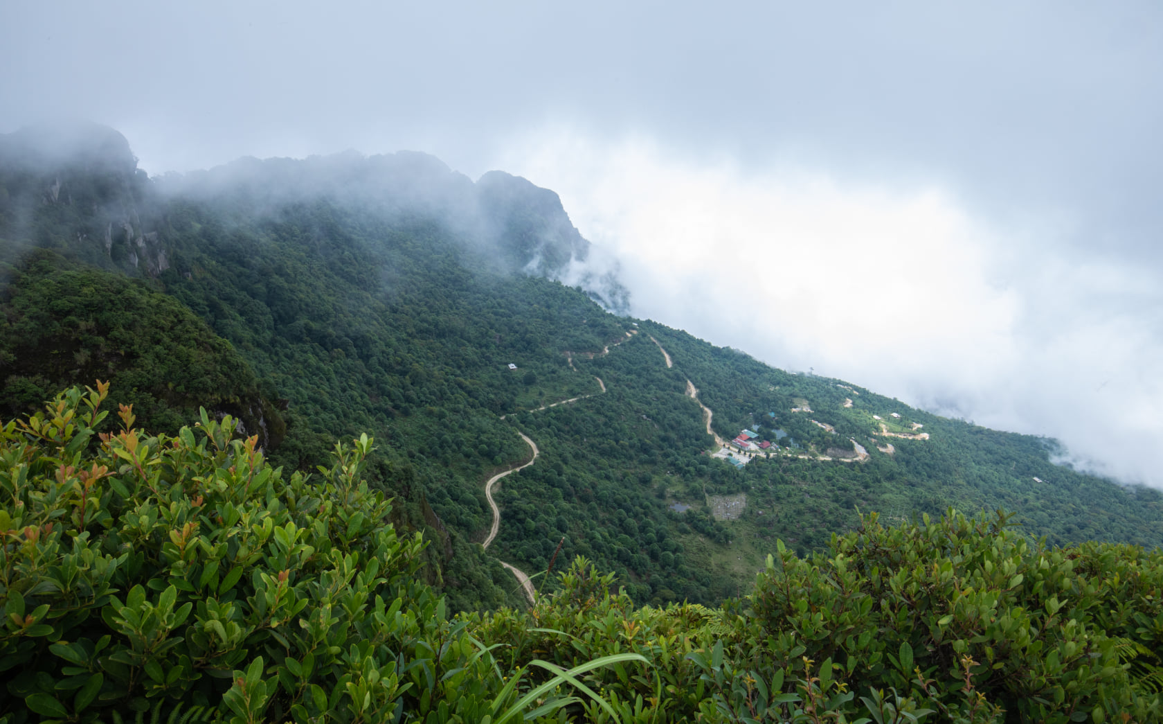 Tay Con Linh Mountain - rooftop of northeastern Vietnam Tay Con Linh Mountain - rooftop of northeastern Vietnam