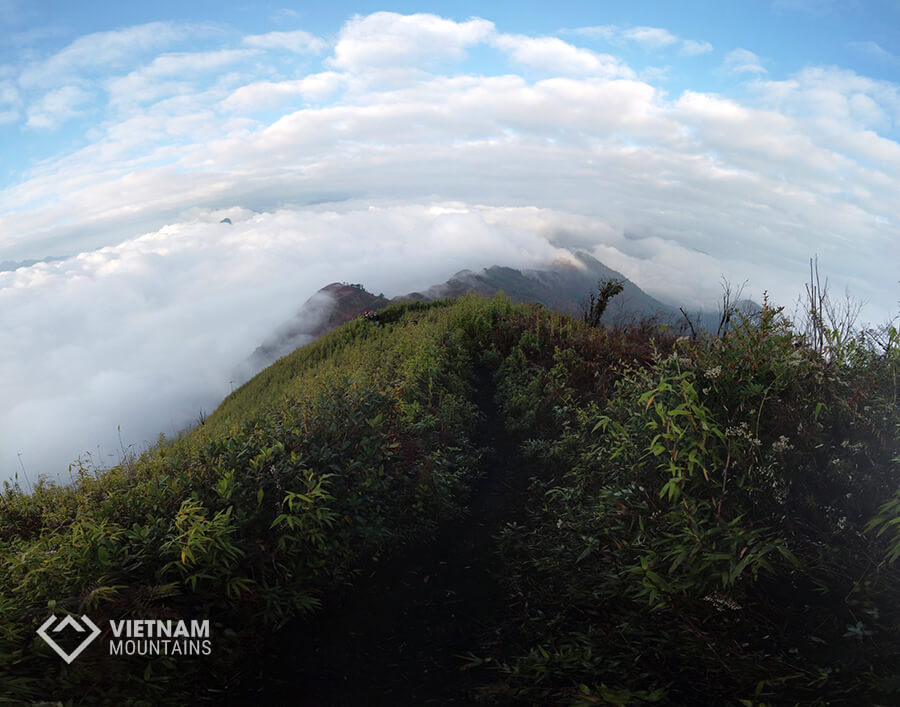 the heaven of cloud in Lao Than mountain the heaven of cloud in Lao Than mountain